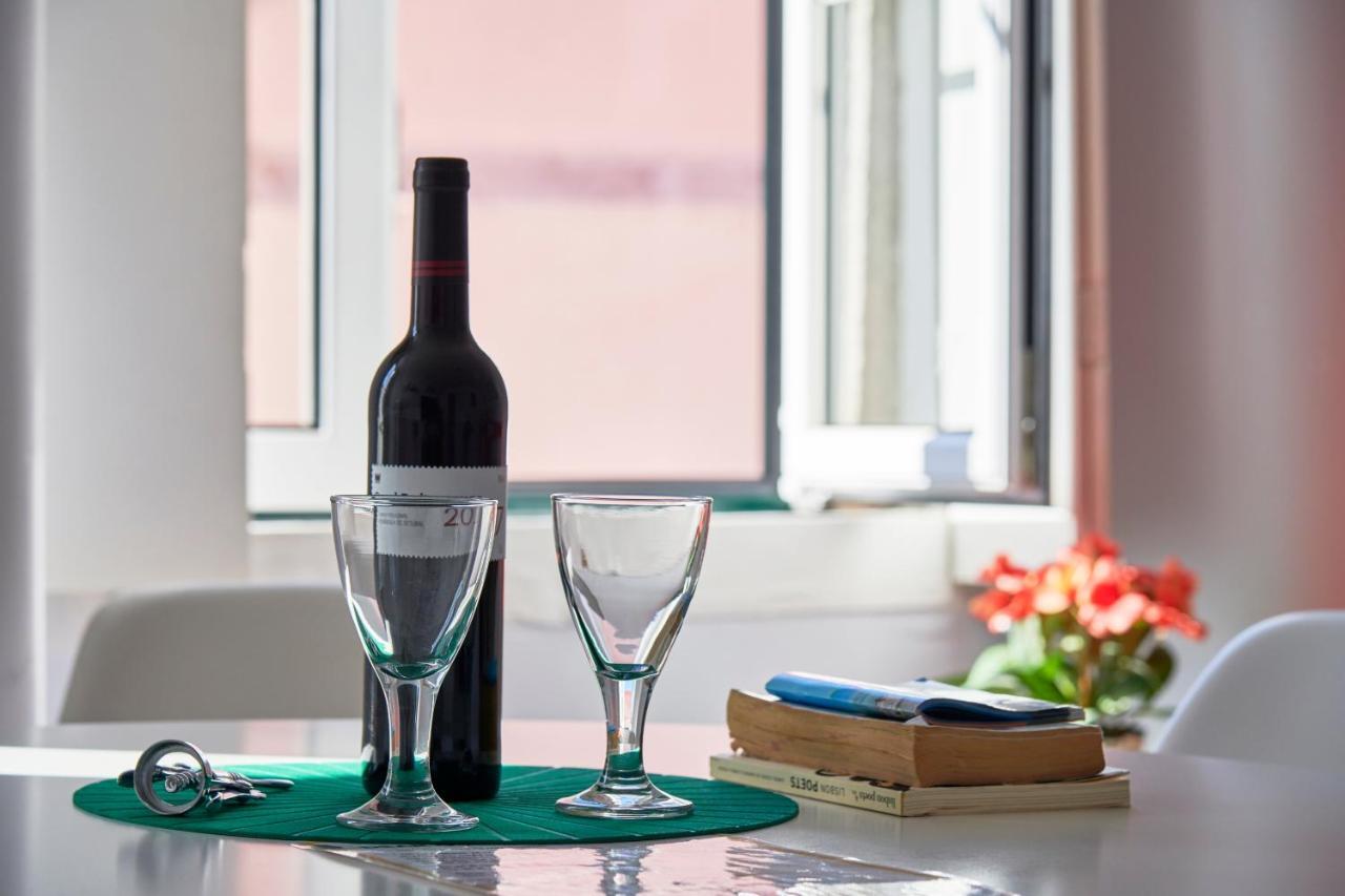 Aesthetic Riverview Apartment In Historical Lissabon Buitenkant foto